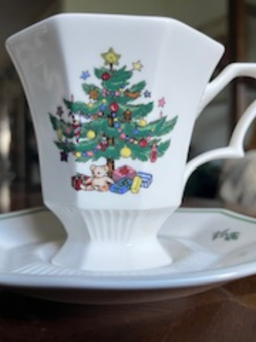 NIB Nikko Christmastime Vintage Christmas Japanese Cups and Saucers Set of Four